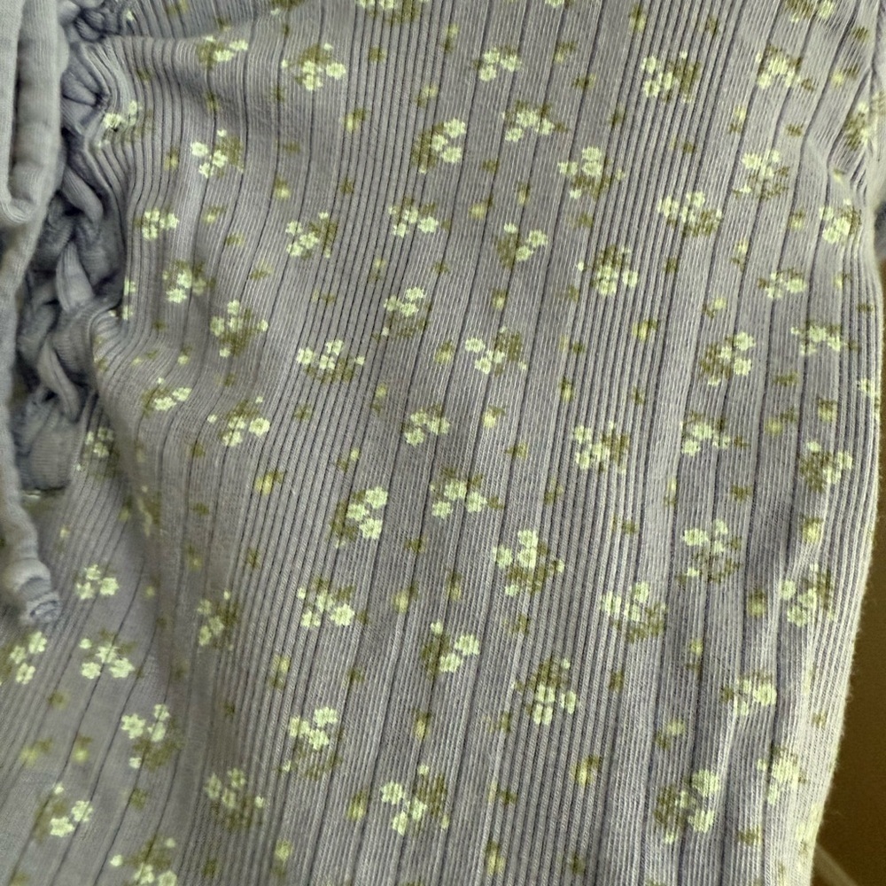 Lucky Brand Small Lace up V Neck Cropped Long Sleeve Floral Tee - Picture 3 of 7